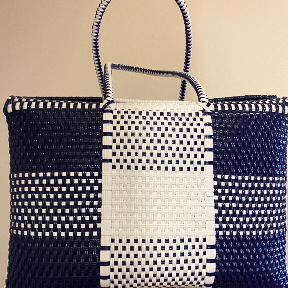 Handmade in 🇲🇽 Mexico! Un Pueblo Navy and White Tote - Picture 5 of 12